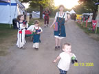 2006_8-13_Pennsic_Family_02.jpg (757kb)